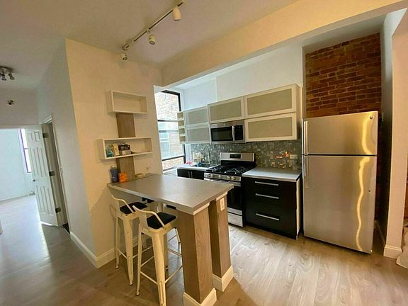 5th image of 298 Nassau Ave #2RR