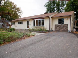 105 Mohegan Dr, West Hartford, CT 06117