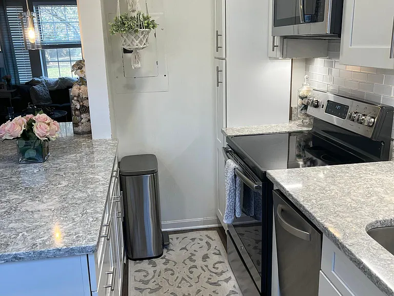 1812 N Queens Ln #217 — Photo 23
