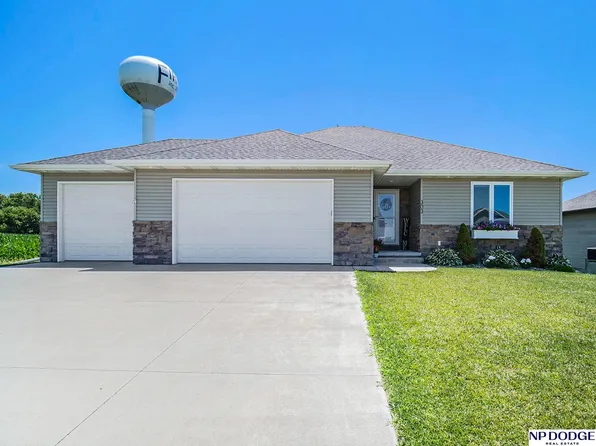 303 E 10th St, Firth, NE 68358