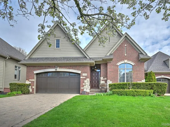 5591 Pembrooke Xing, West Bloomfield, MI 48322