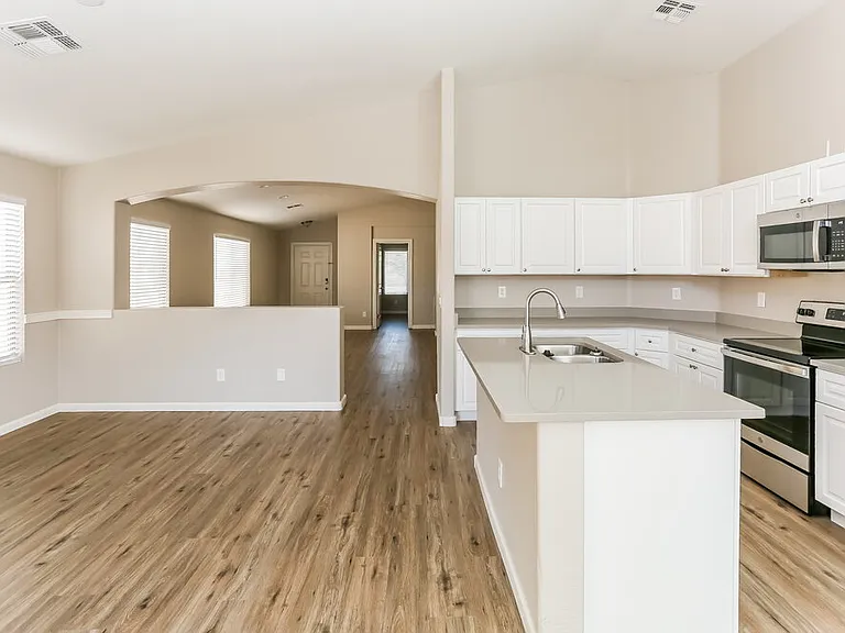 6418 W Magnolia St — Photo 10