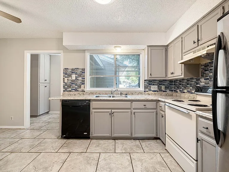 3904 Hudson Bend Rd #A — Photo 7