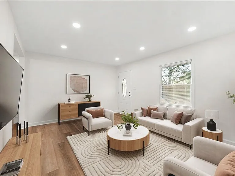 578 Alfred Rd NW — Photo 3