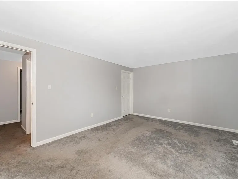 214 Ashfield Ct — Photo 23