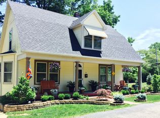 19 Locust St, Hanover, IN 47243