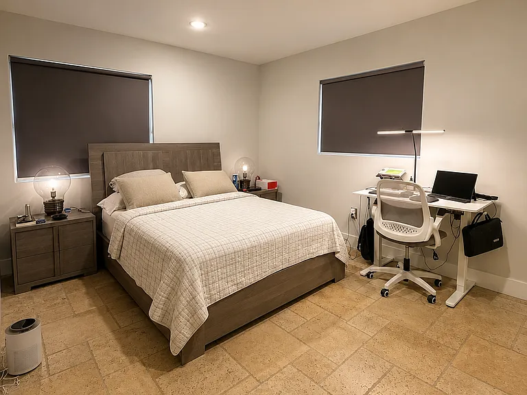 Second Bedroom
Bright and comfortable secondary bedroom with closet space, natural light, and flexible use as a guest room, children's room, or home office.
