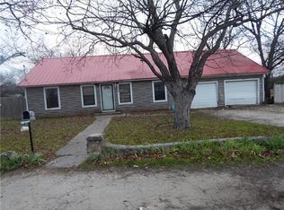 204 W Martin Ave, Comanche, TX 76442