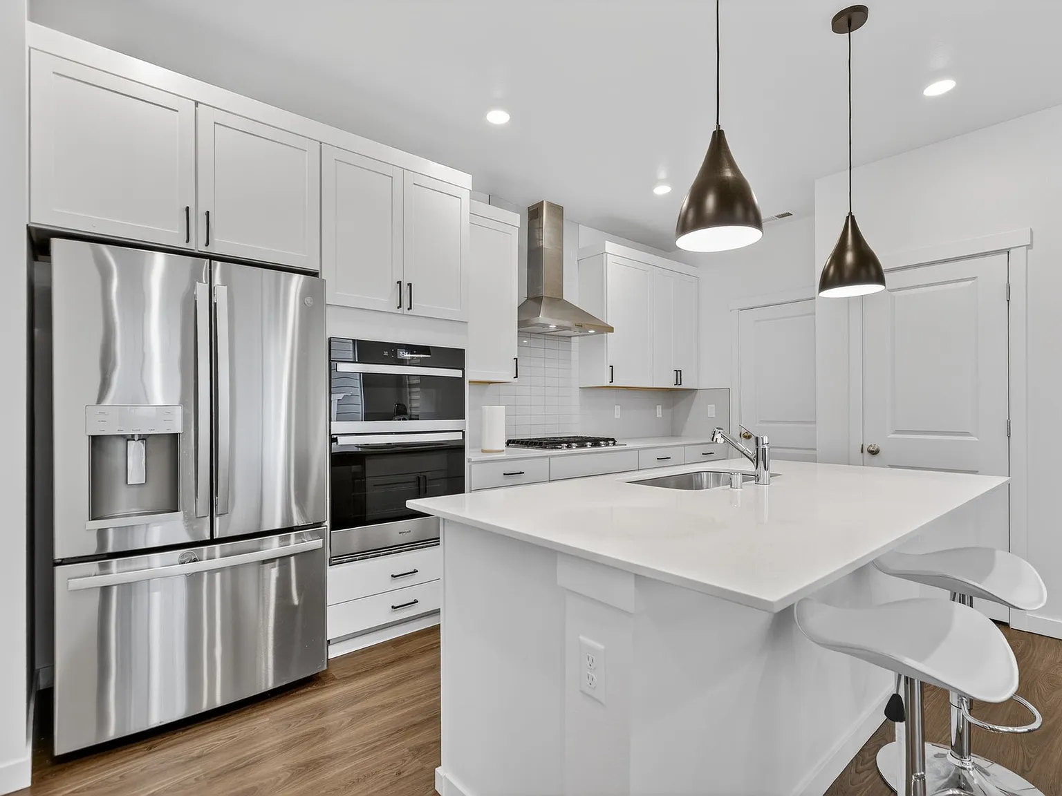 4 bed, 2040 sqft, $3,890 — Photo 4