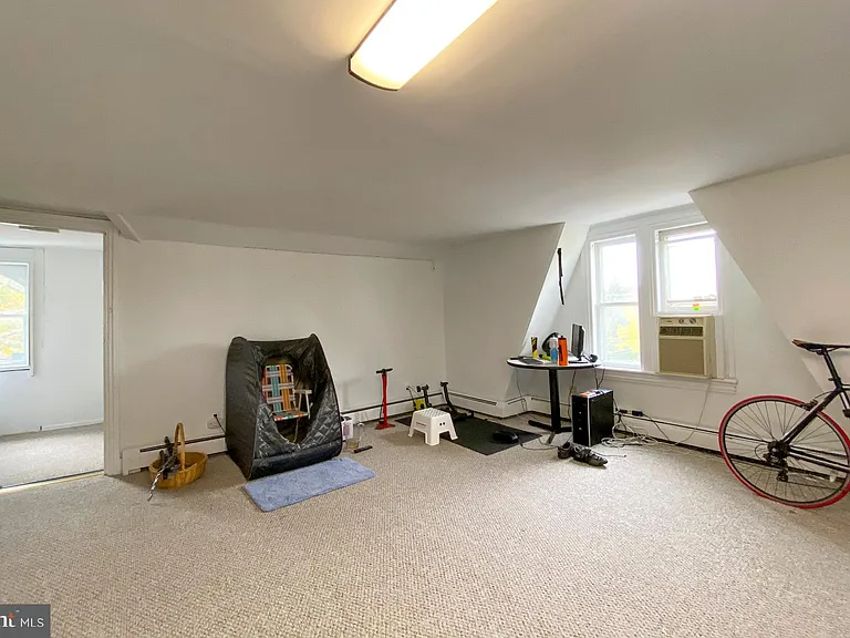 10 Princeton Ave — Photo 15