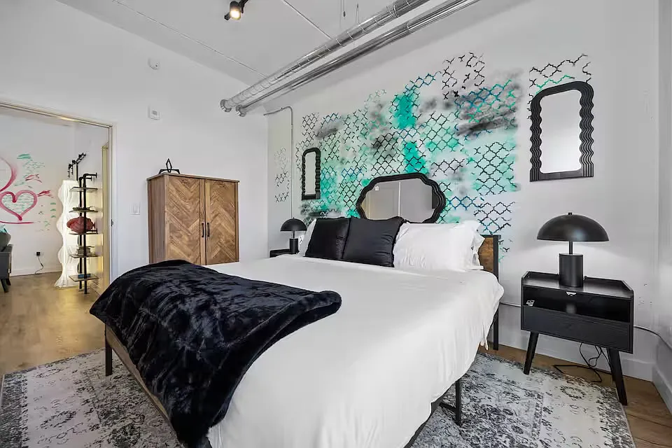 2 bed, 990 sqft, $2,100 — Photo 2
