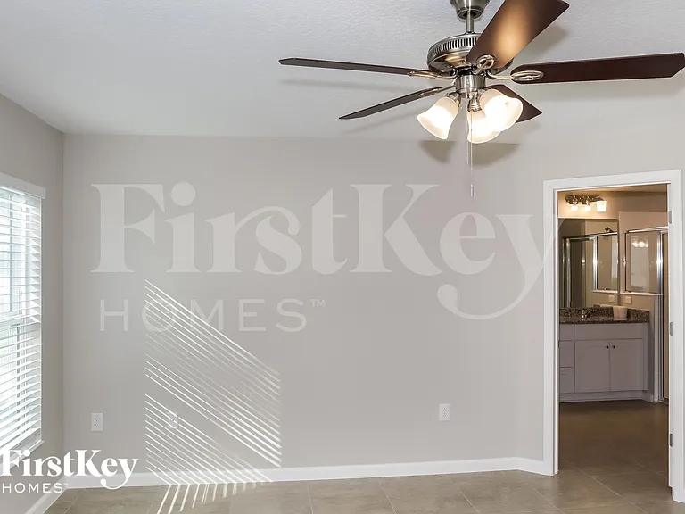 445 Earhart Dr — Photo 11
