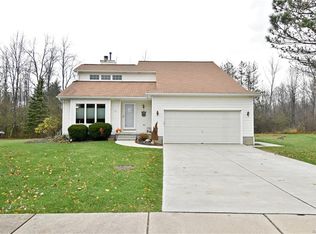 2257 Woodsfield Dr, Lake View, NY 14085