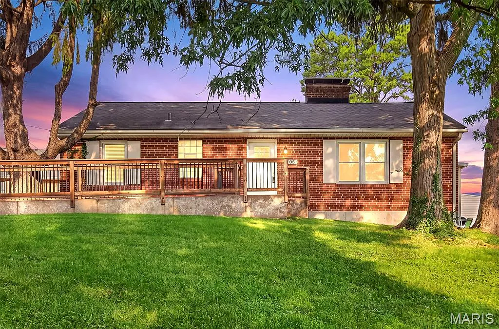 3 bed, 1.5 bath, 1284 sqft, $2,000 — Photo 1