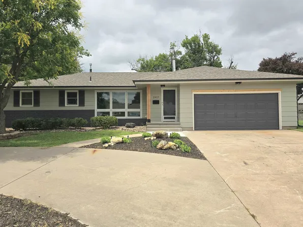 2917 Hillcrest Dr, Hays, KS 67601