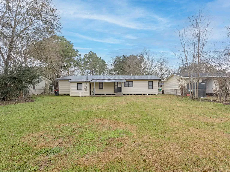 211 Lana Dr — Photo 15