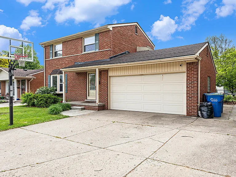 4772 Marian Ave — Photo 2