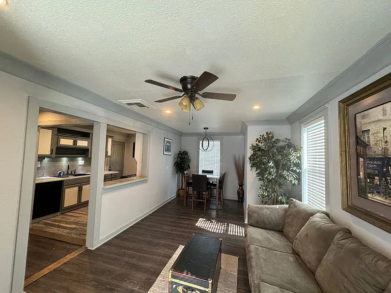 270 E Linden St — Photo 3