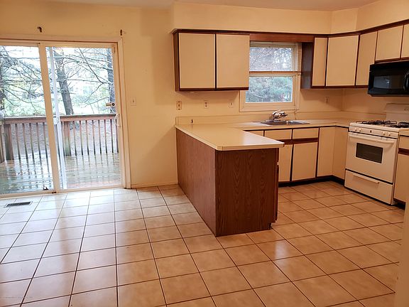 5th image of 124 Northampton Dr