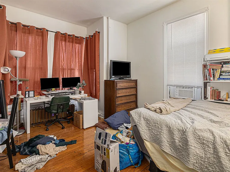 410 N State St — Photo 27