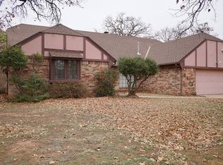 1911 Red Fox Rd, Edmond, OK 73034