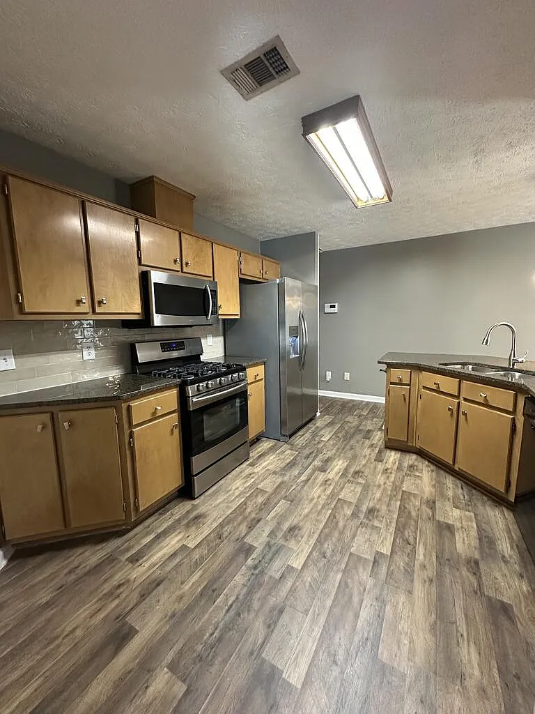 3 bed, 1432 sqft, $1,800 — Photo 4