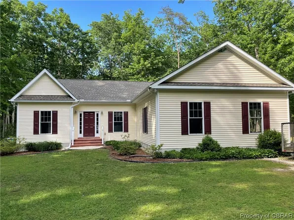 835 Robinson Ln, Topping, VA 23169