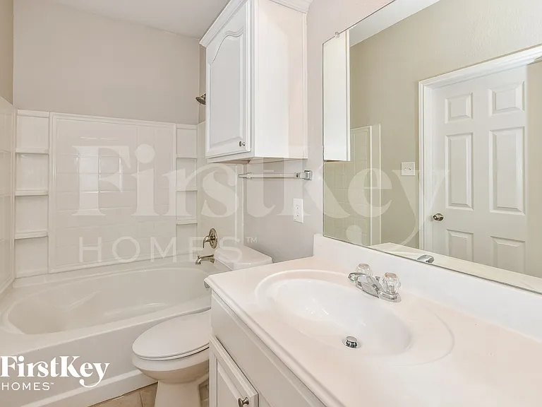 716 Austin Ln — Photo 10