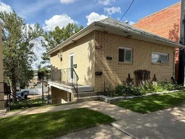 422 5th St SE, Medicine Hat, AB T1A 0N1