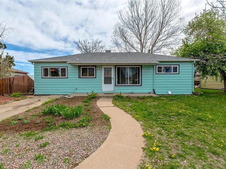 864 S Peterson Way — Photo 2