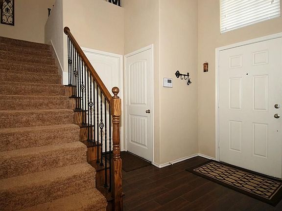 3rd image of 950 English Ivy Dr