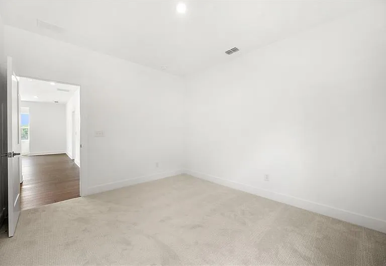 2815 Medford Dr — Photo 41