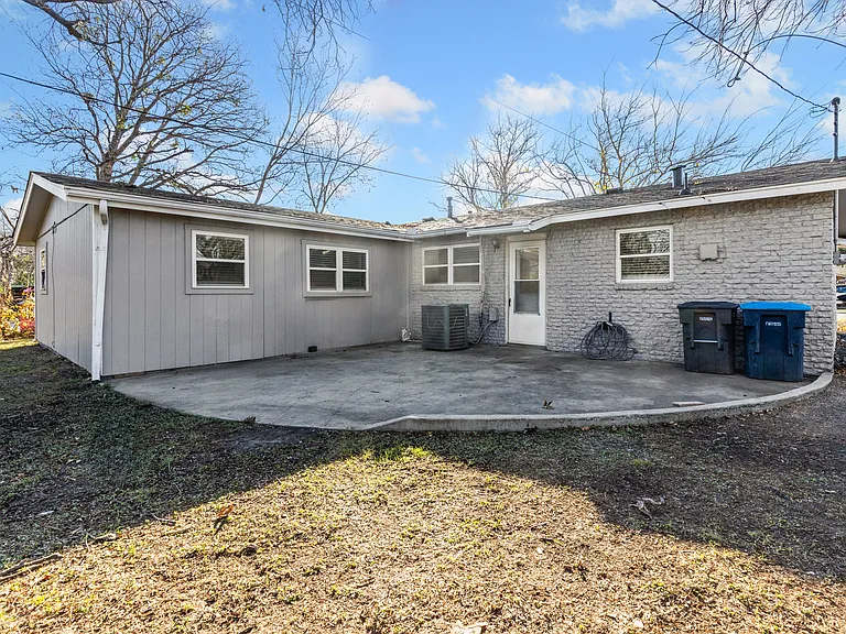 1001 Altamont Dr — Photo 24