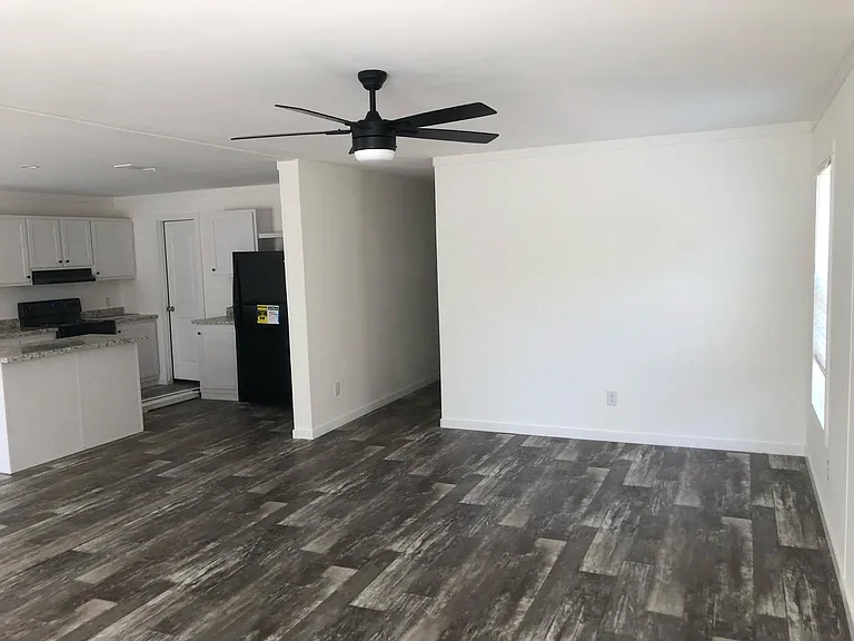 18043 Ferry Ave — Photo 9