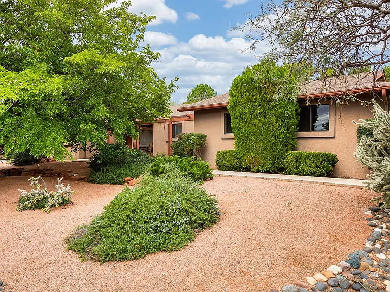 55 Quartz Dr — Photo 25