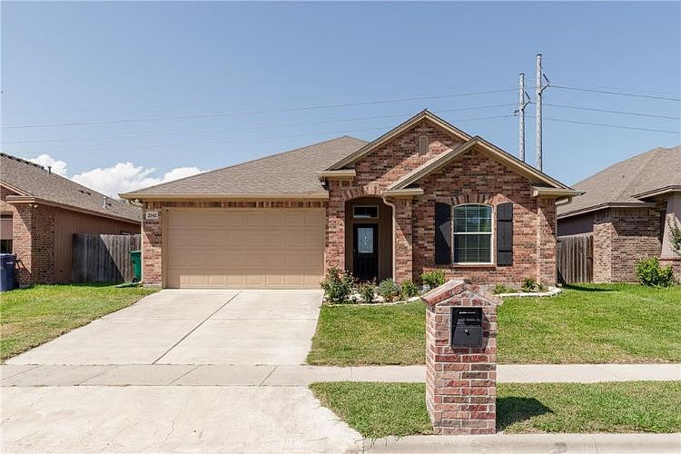1st image of 2942 Cantabria St