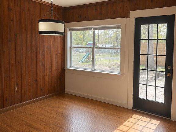 4th image of 855 Worth St