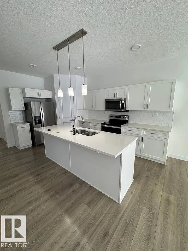 3 bed, 2.5 bath, 1561 sqft, $2,200 — Photo 2
