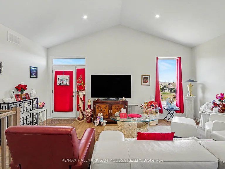656 Bracewell St — Photo 9