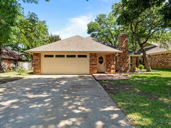 7509 Woodhaven Dr, North Richland Hills, TX 76182
