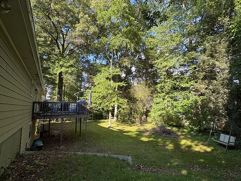 76 Lafayette Dr — Photo 17