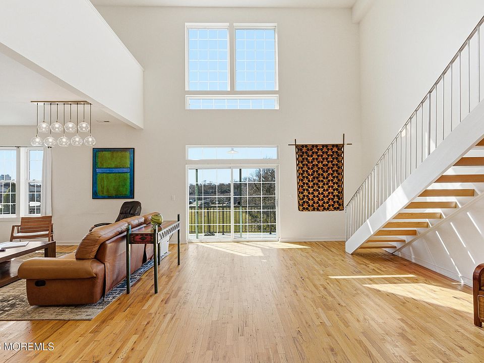 1st image of 1001 2nd Avenue #305