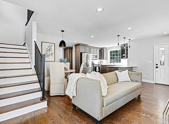 4th image of 2908 W 51st St
