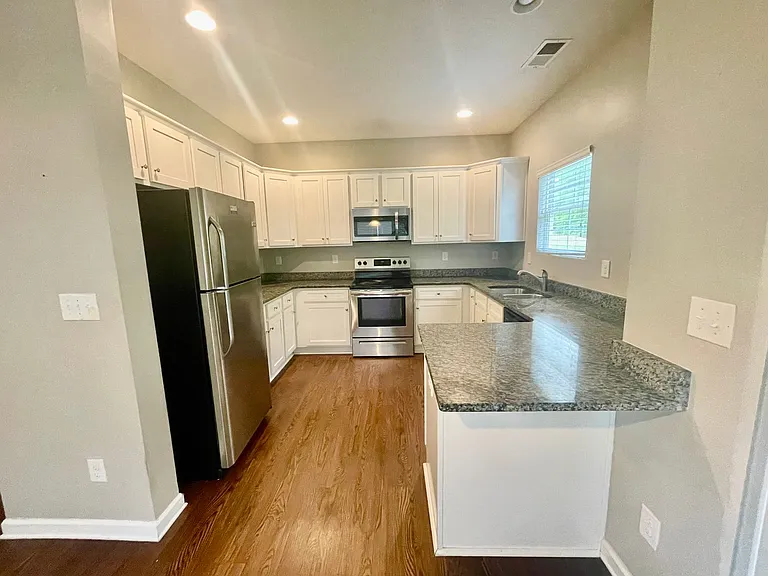 1214 Oak Haven Dr — Photo 4