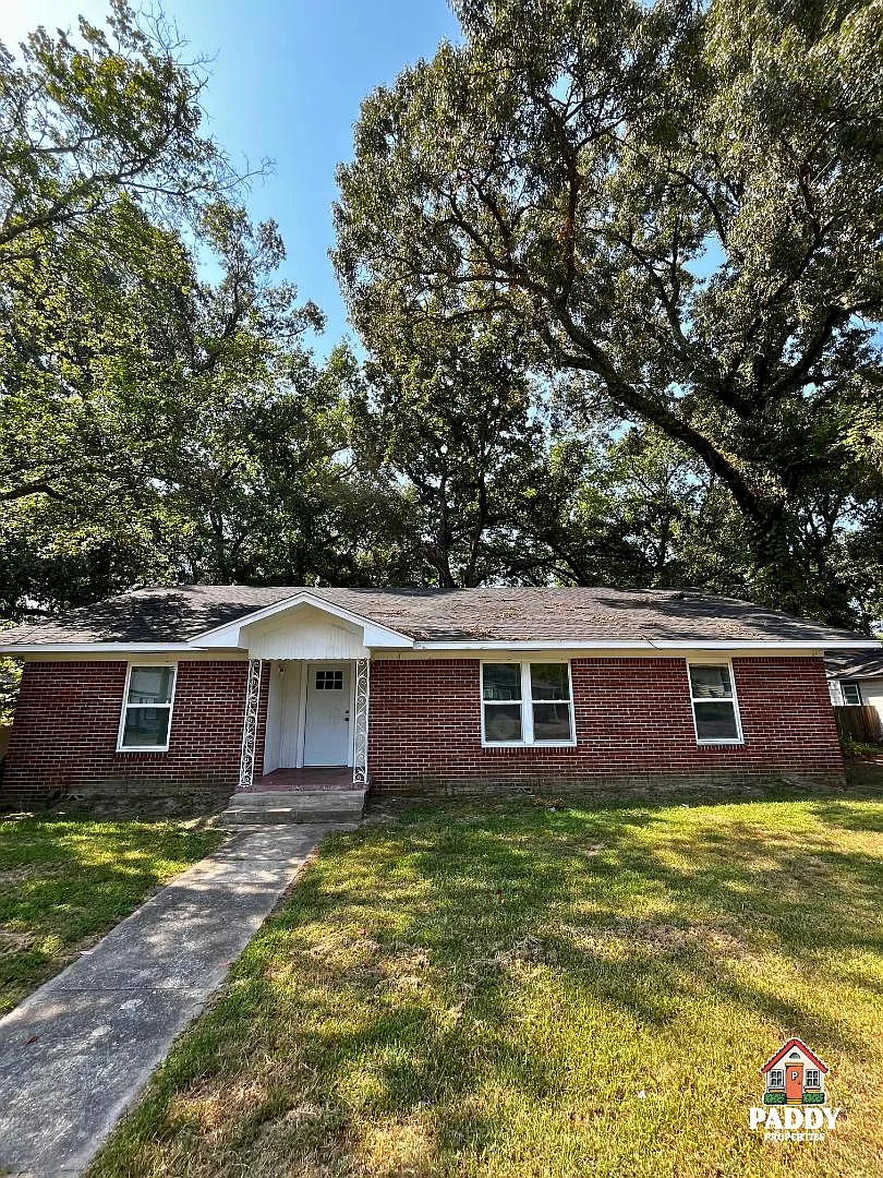 312 Dogwood Ln — Photo 1