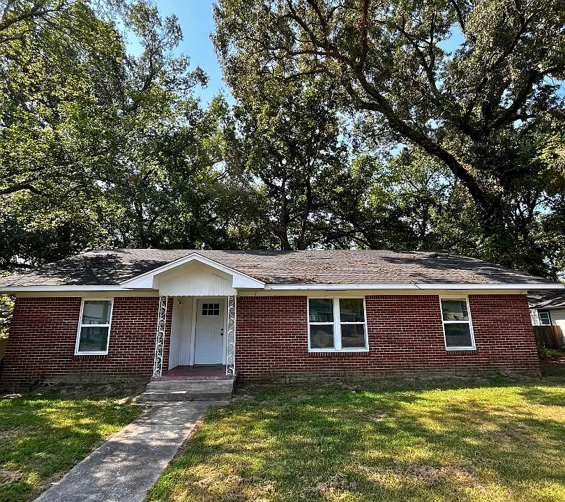312 Dogwood Ln