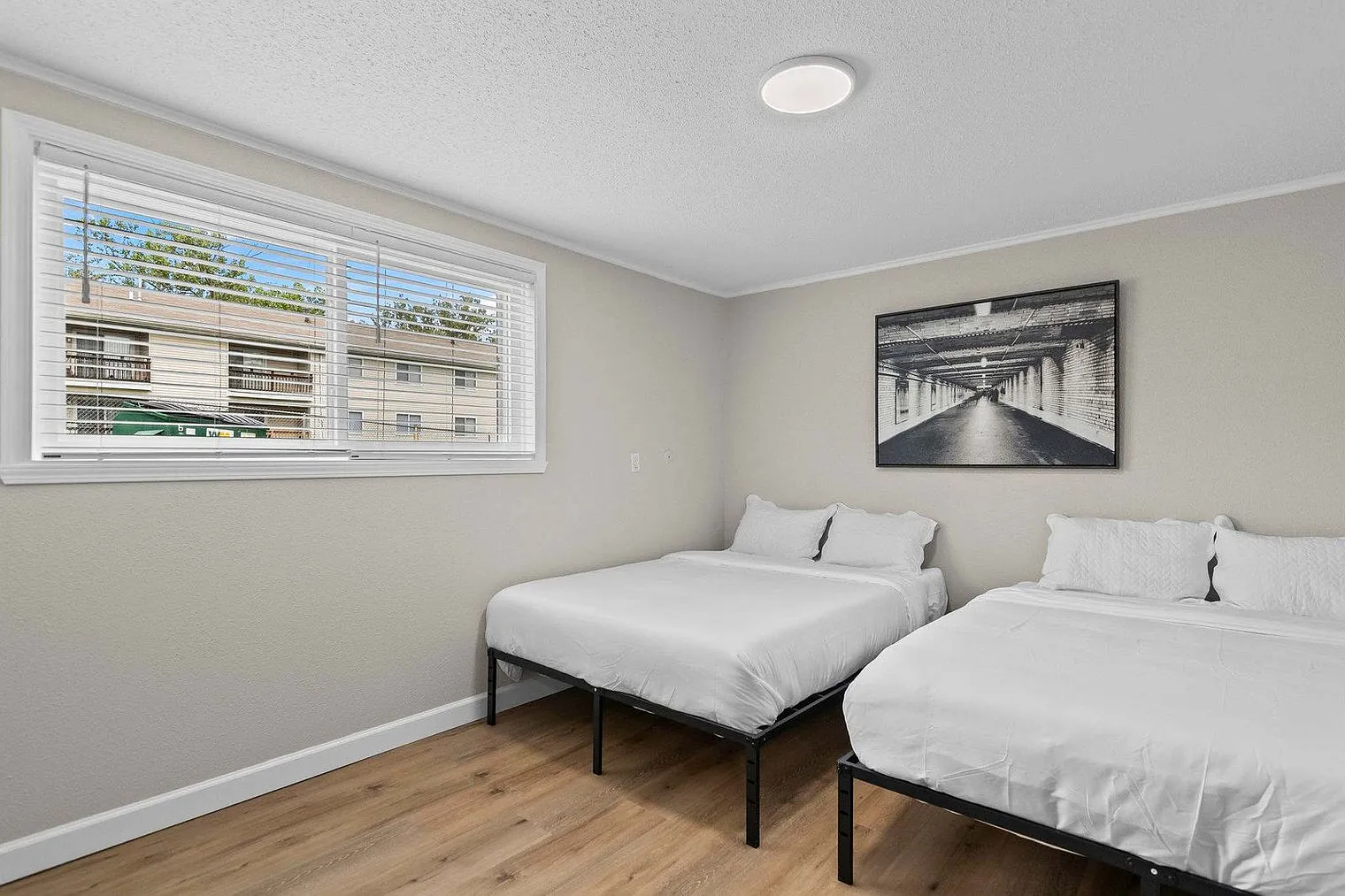 2 bed, 1.0 bath, 990 sqft, $2,447 — Photo 4