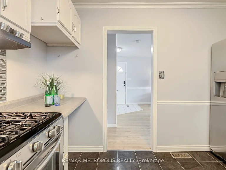 287 Waverly St N #UPPER — Photo 12