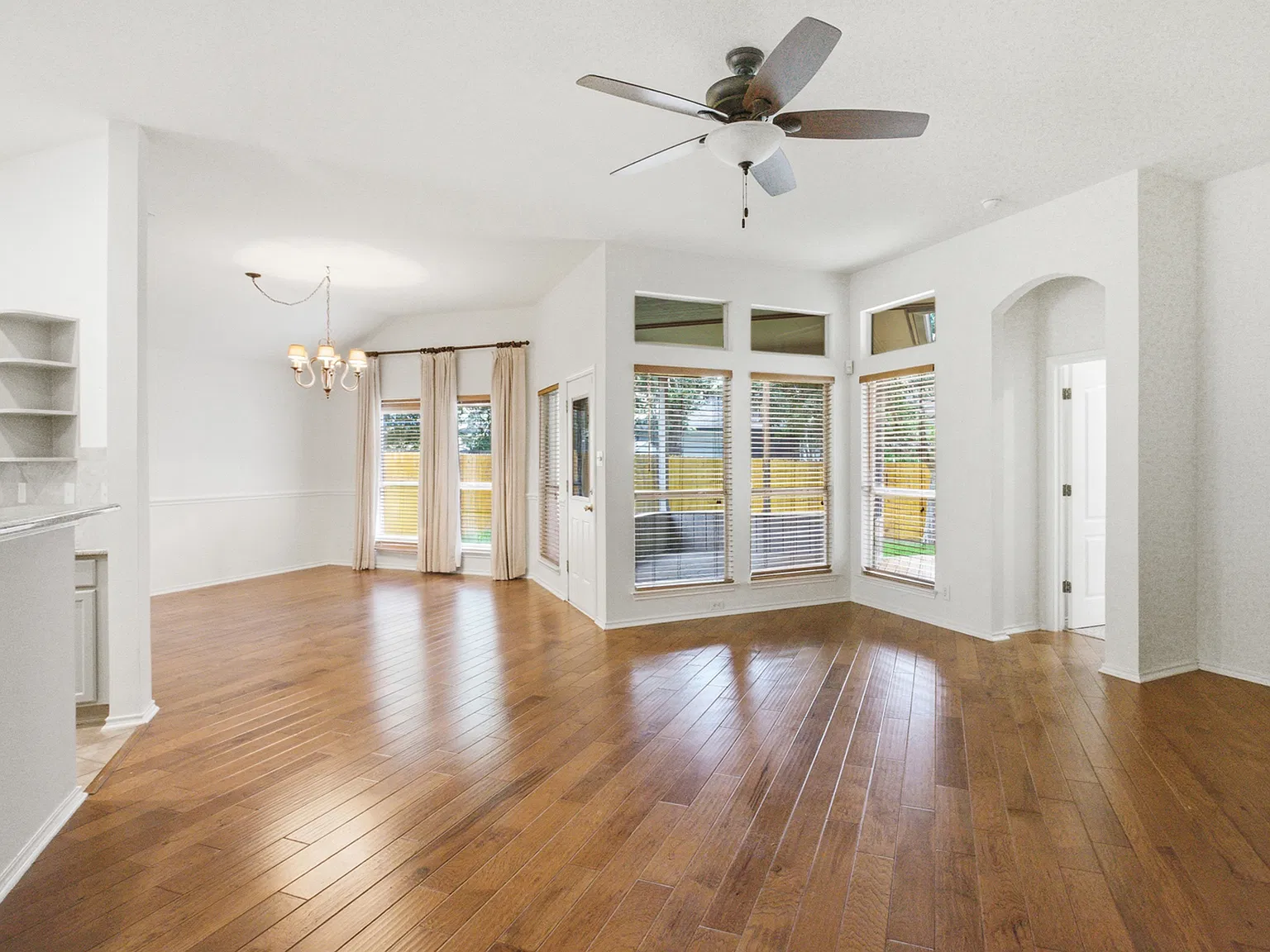 3 bed, 2063 sqft, $2,050 — Photo 4