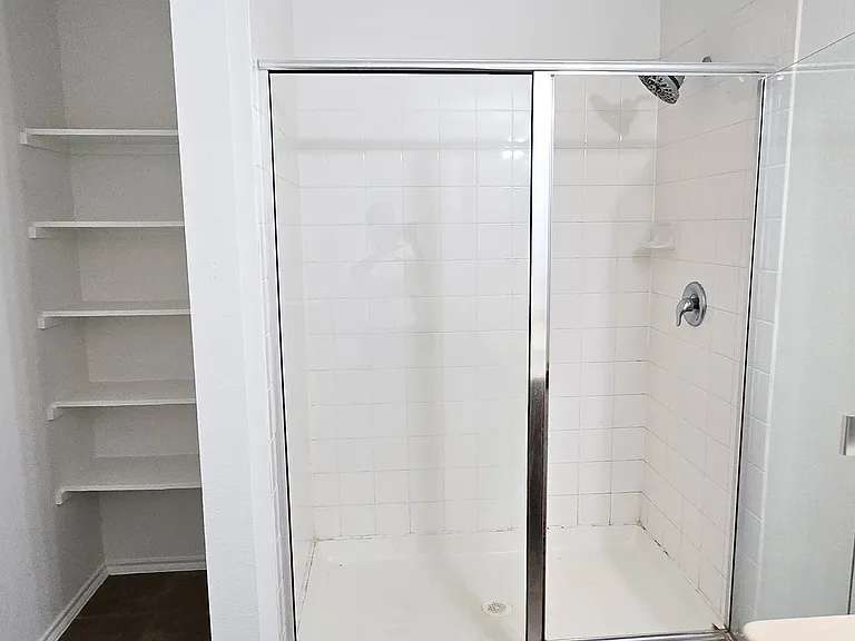 323 Vernon St — Photo 11